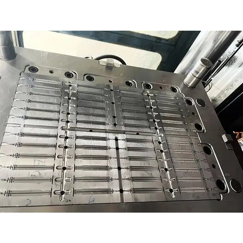 Медицинский шприц